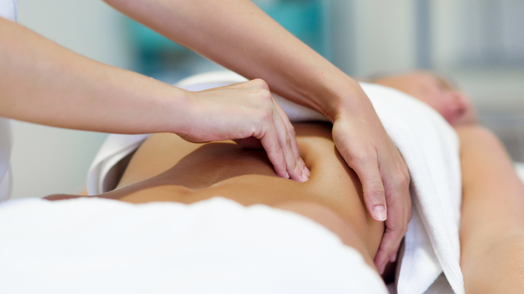 Terapia manual con enfoque osteopático para aliviar tensiones musculares